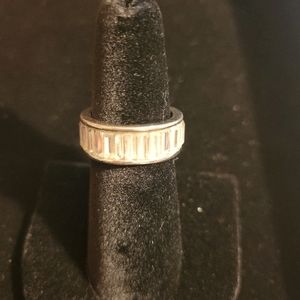 CHLOE + ISABEL CLEAR CRYSTAL BAGUETTE RING SIZE 6